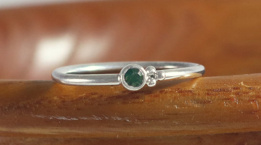Natural gemstone set in sterling silver bezel on a sterling silver ring band with 3 silver bubbles in a pyramid.
