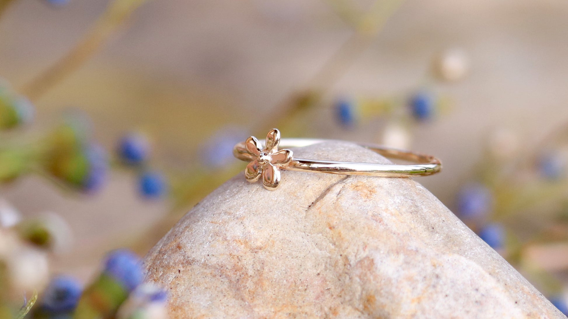 14k Yellow gold flower stacking ring.